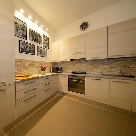 Lägenhet The Rich Man